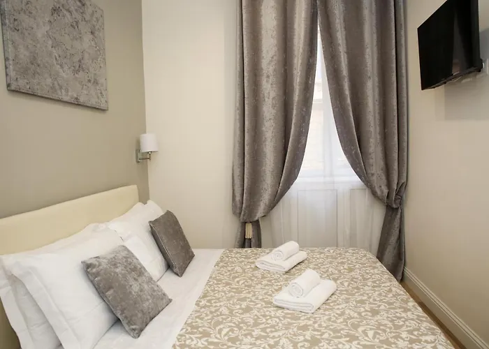 Vatican Comfort Suites Pensión