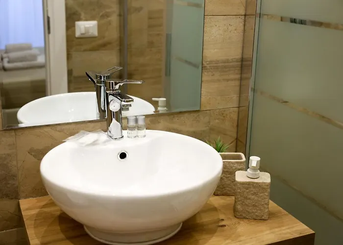 Vatican Comfort Suites 2*